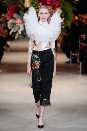 ヴィクター＆ロルフ、不完全なコラージュに宿る美【2017春夏クチュール】