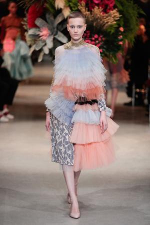 ヴィクター＆ロルフ、不完全なコラージュに宿る美【2017春夏クチュール】