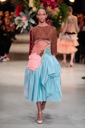 ヴィクター＆ロルフ、不完全なコラージュに宿る美【2017春夏クチュール】