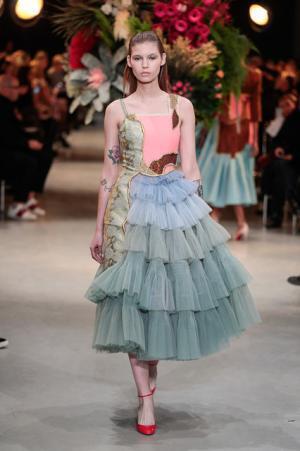 ヴィクター＆ロルフ、不完全なコラージュに宿る美【2017春夏クチュール】