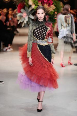 ヴィクター＆ロルフ、不完全なコラージュに宿る美【2017春夏クチュール】