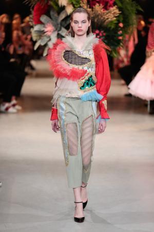 ヴィクター＆ロルフ、不完全なコラージュに宿る美【2017春夏クチュール】