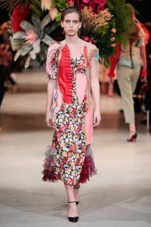 ヴィクター＆ロルフ、不完全なコラージュに宿る美【2017春夏クチュール】