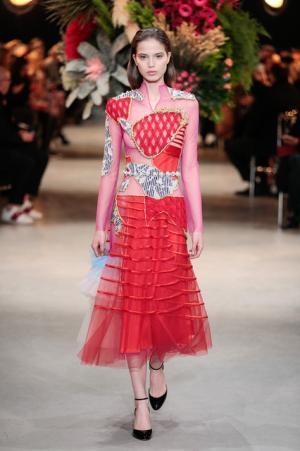 ヴィクター＆ロルフ、不完全なコラージュに宿る美【2017春夏クチュール】