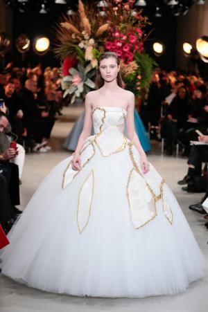 ヴィクター＆ロルフ、不完全なコラージュに宿る美【2017春夏クチュール】