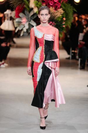 ヴィクター＆ロルフ、不完全なコラージュに宿る美【2017春夏クチュール】