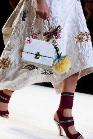 フェンディより「フェンディフルーツ」が登場。パイナップルやラズベリーのファーチャーム