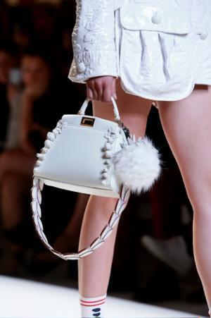 フェンディより「フェンディフルーツ」が登場。パイナップルやラズベリーのファーチャーム