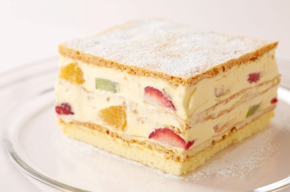 お花見、ピクニックにピッタリ! ずっしり具材のオリジナルサンドと共に六本木を堪能