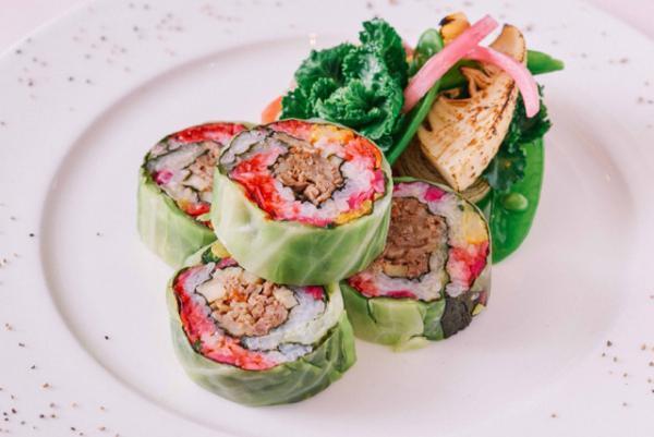 お花見、ピクニックにピッタリ! ずっしり具材のオリジナルサンドと共に六本木を堪能