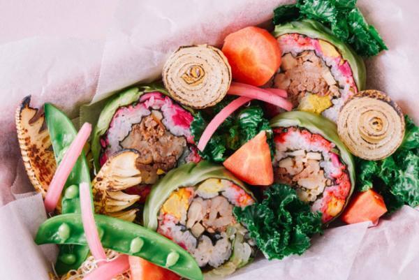 お花見、ピクニックにピッタリ! ずっしり具材のオリジナルサンドと共に六本木を堪能