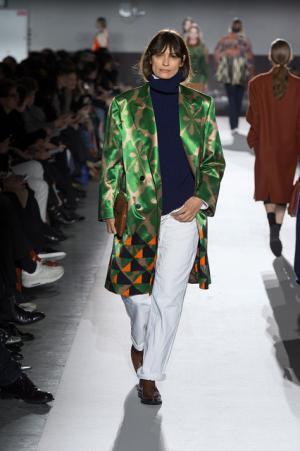 ドリス ヴァン ノッテン100回目のショー、往年のトップモデルがランウェイに【2017-18秋冬ウィメンズ】