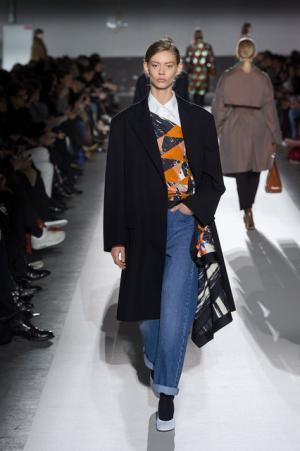 ドリス ヴァン ノッテン100回目のショー、往年のトップモデルがランウェイに【2017-18秋冬ウィメンズ】