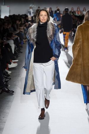 ドリス ヴァン ノッテン100回目のショー、往年のトップモデルがランウェイに【2017-18秋冬ウィメンズ】