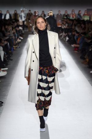 ドリス ヴァン ノッテン100回目のショー、往年のトップモデルがランウェイに【2017-18秋冬ウィメンズ】