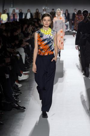 ドリス ヴァン ノッテン100回目のショー、往年のトップモデルがランウェイに【2017-18秋冬ウィメンズ】