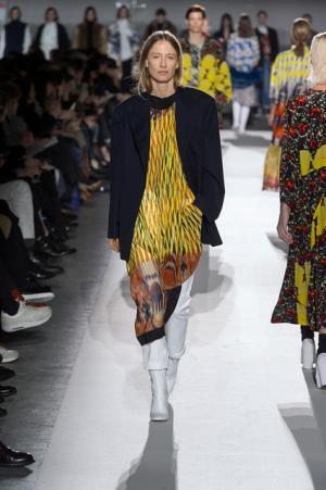 ドリス ヴァン ノッテン100回目のショー、往年のトップモデルがランウェイに【2017-18秋冬ウィメンズ】