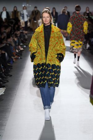 ドリス ヴァン ノッテン100回目のショー、往年のトップモデルがランウェイに【2017-18秋冬ウィメンズ】