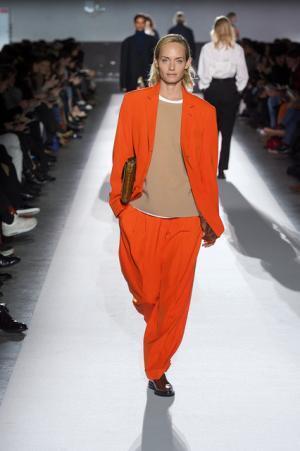 ドリス ヴァン ノッテン100回目のショー、往年のトップモデルがランウェイに【2017-18秋冬ウィメンズ】