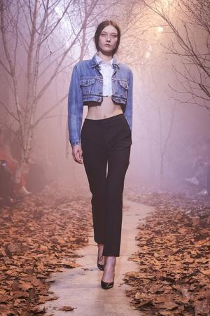 オフ-ホワイト c/o ヴァージル アブロー、“ストリートクチュール”のその先【2017-18秋冬ウィメンズ】