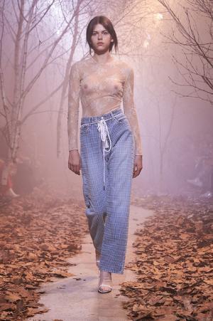 オフ-ホワイト c/o ヴァージル アブロー、“ストリートクチュール”のその先【2017-18秋冬ウィメンズ】