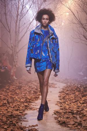 オフ-ホワイト c/o ヴァージル アブロー、“ストリートクチュール”のその先【2017-18秋冬ウィメンズ】