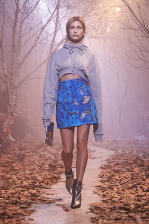 オフ-ホワイト c/o ヴァージル アブロー、“ストリートクチュール”のその先【2017-18秋冬ウィメンズ】