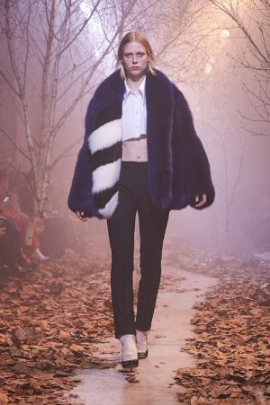 オフ-ホワイト c/o ヴァージル アブロー、“ストリートクチュール”のその先【2017-18秋冬ウィメンズ】