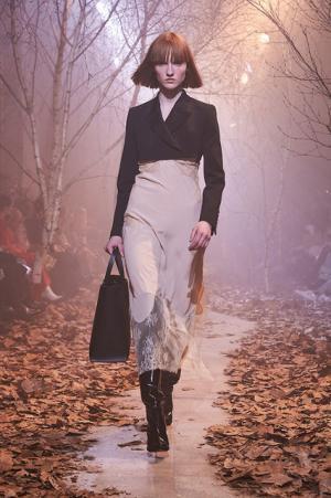 オフ-ホワイト c/o ヴァージル アブロー、“ストリートクチュール”のその先【2017-18秋冬ウィメンズ】