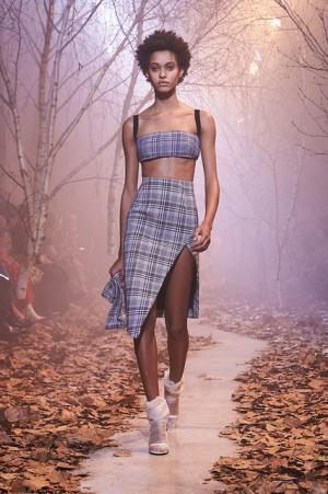 オフ-ホワイト c/o ヴァージル アブロー、“ストリートクチュール”のその先【2017-18秋冬ウィメンズ】