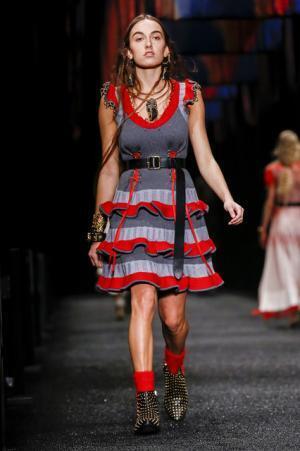 アレキサンダー・マックイーン、神秘の街に思いを馳せて【2017-18秋冬ウィメンズ】