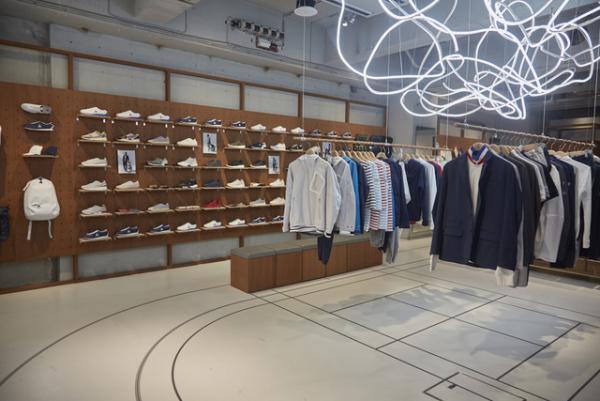 ルコック原宿店がアーバンサイクル・ライフスタイルショップにリブランディングオープン、店舗デザインは谷尻誠