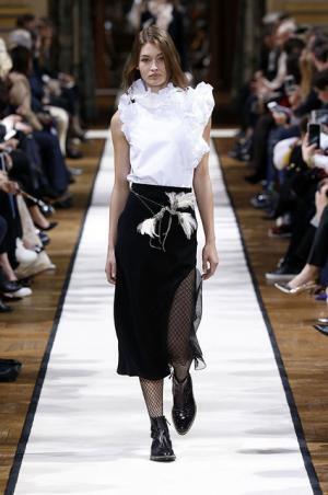 ランバン、フェミニンをエモーショナルに【2017-18秋冬ウィメンズ】