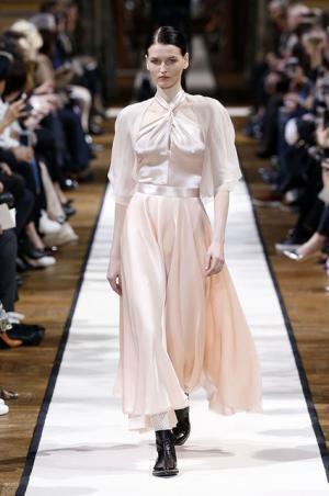 ランバン、フェミニンをエモーショナルに【2017-18秋冬ウィメンズ】