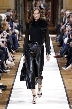 ランバン、フェミニンをエモーショナルに【2017-18秋冬ウィメンズ】