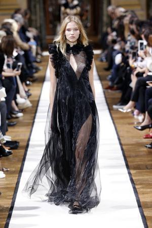 ランバン、フェミニンをエモーショナルに【2017-18秋冬ウィメンズ】