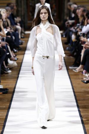 ランバン、フェミニンをエモーショナルに【2017-18秋冬ウィメンズ】