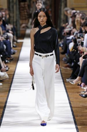 ランバン、フェミニンをエモーショナルに【2017-18秋冬ウィメンズ】