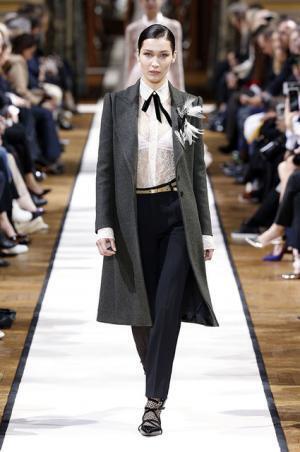 ランバン、フェミニンをエモーショナルに【2017-18秋冬ウィメンズ】