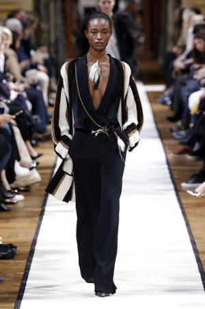 ランバン、フェミニンをエモーショナルに【2017-18秋冬ウィメンズ】