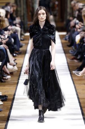 ランバン、フェミニンをエモーショナルに【2017-18秋冬ウィメンズ】