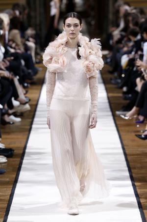 ランバン、フェミニンをエモーショナルに【2017-18秋冬ウィメンズ】