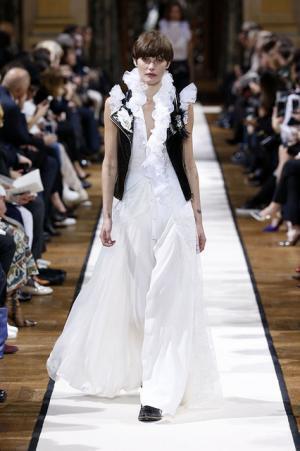 ランバン、フェミニンをエモーショナルに【2017-18秋冬ウィメンズ】