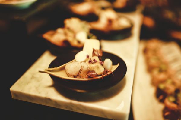 コンラッド東京の最上階エグゼクティブラウンジがリニューアル。大人気宿泊プラン「おこもりスイート」も復活