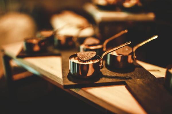 コンラッド東京の最上階エグゼクティブラウンジがリニューアル。大人気宿泊プラン「おこもりスイート」も復活