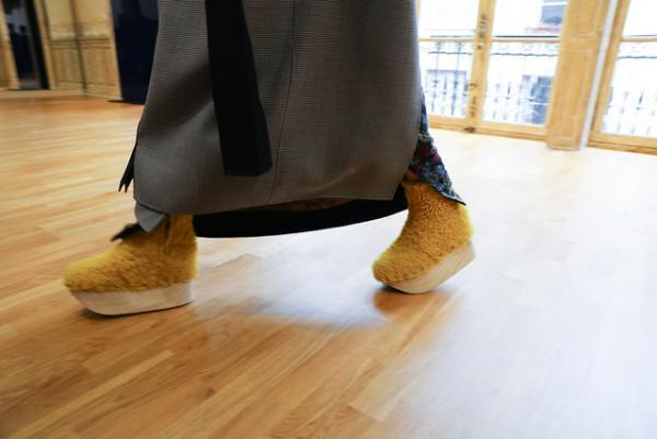 ビューティフルピープル、パリデビューで魅せた新・日本の定番【2017-18秋冬ウィメンズ】