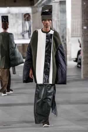 リック・オウエンス、70年代の旋風を再び【2017-18秋冬ウィメンズ】