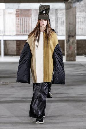 リック・オウエンス、70年代の旋風を再び【2017-18秋冬ウィメンズ】