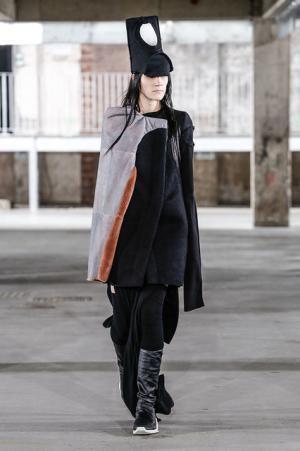 リック・オウエンス、70年代の旋風を再び【2017-18秋冬ウィメンズ】