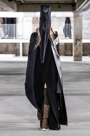 リック・オウエンス、70年代の旋風を再び【2017-18秋冬ウィメンズ】